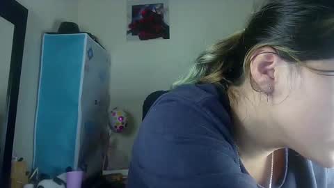 Snapshot of daya202 chatting on March 2025 04:24:02 AM Eli online show from March 2025 04:24:02 AM