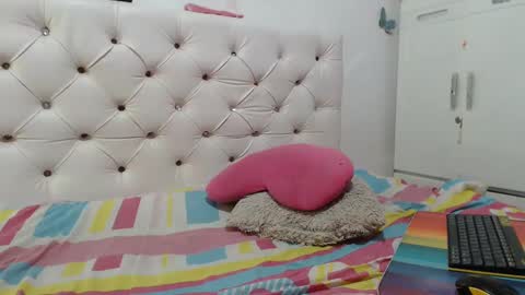 instagram  catherin dayana reina online show from March 2025 06:11:02 PM