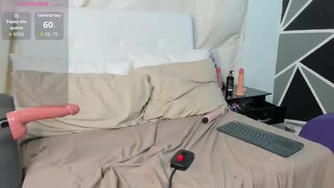 Snapshot of daye_sky chatting on November 2025 08:27:02 PM Daye sky online show from November 2025 08:27:02 PM