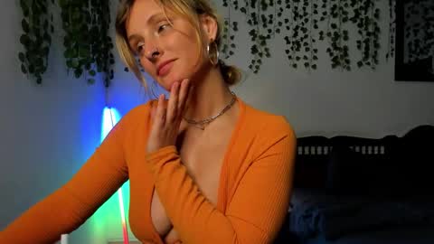 Snapshot of dayna_sunset chatting on October 2025 03:57:02 PM dayna_sunset online show from October 2025 03:57:02 PM