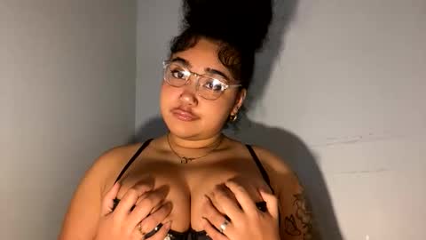 dayqueen1 online show from May 2026 10:44:02 AM