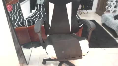 stephaniechim online show from January 2025 05:52:01 AM