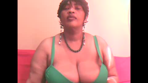 Snapshot of ddboobsnipples chatting on April 2026 10:13:01 AM ddboobsnipples online show from April 2026 10:13:01 AM