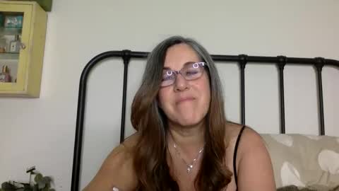 Snapshot of ddmolly chatting on March 2026 03:28:01 AM DDMolly online show from March 2026 03:28:01 AM