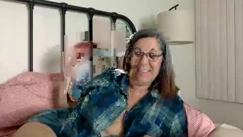 Snapshot of ddmolly chatting on April 2026 03:32:01 AM DDMolly online show from April 2026 03:32:01 AM