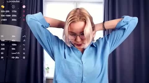 Charlie 18yo online show from October 2025 05:28:01 AM