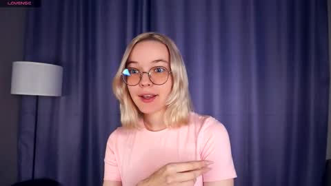 Charlie 18yo online show from November 2025 05:31:02 AM