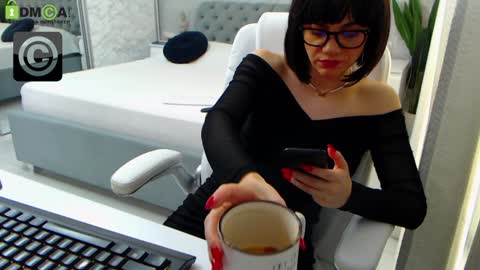 Snapshot of dear_ellisse chatting on December 2024 08:45:02 AM Elly online show from December 2024 08:45:02 AM