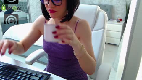 Snapshot of dear_ellisse chatting on January 2025 11:17:01 AM Elly online show from January 2025 11:17:01 AM