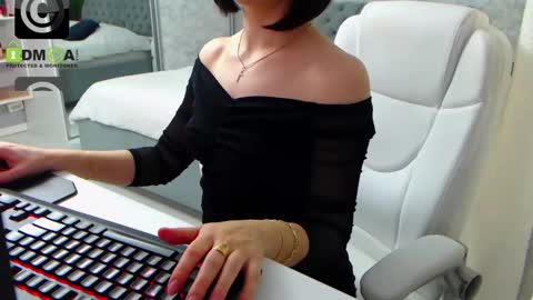 Snapshot of dear_ellisse chatting on February 2025 09:48:01 AM Elly online show from February 2025 09:48:01 AM