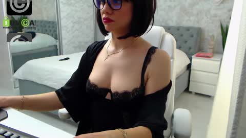 Snapshot of dear_ellisse chatting on March 2025 12:09:01 PM Elly online show from March 2025 12:09:01 PM
