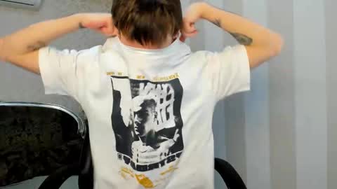 dearboyy_ online show from February 2026 08:08:02 PM