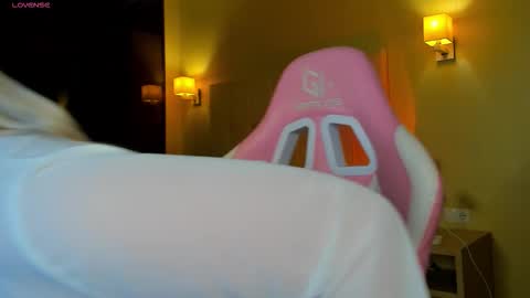 Debbie Mon Tue Fri Sun Sat GMT 3 1000am - 0400pm  online show from February 2026 05:28:02 PM