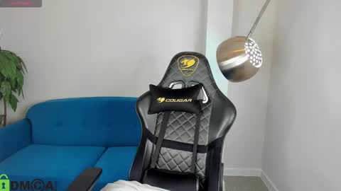 Jennifer online show from December 2025 10:51:01 PM