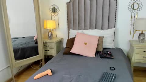 Snapshot of debora_scoot chatting on February 2025 02:37:01 PM Debora online show from February 2025 02:37:01 PM