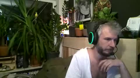 Snapshot of deebo1987 chatting on November 2025 08:07:01 PM Deen online show from November 2025 08:07:01 PM