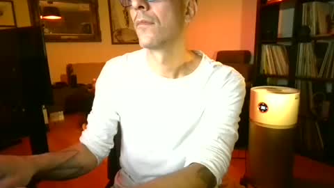 Snapshot of degrandis chatting on November 2025 10:20:02 PM Luka Magic online show from November 2025 10:20:02 PM