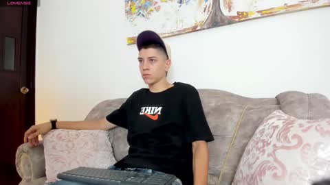 Snapshot of dei_v_48 chatting on January 2025 07:32:01 PM DEIVY online show from January 2025 07:32:01 PM