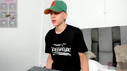 Snapshot of dei_v_48 chatting on January 2025 07:37:01 PM DEIVY online show from January 2025 07:37:01 PM