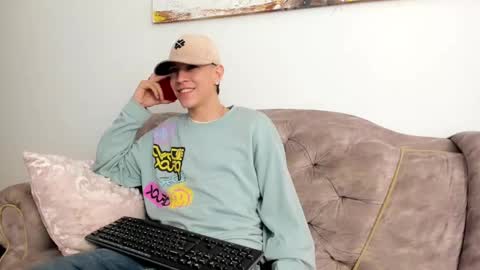 Snapshot of dei_v_48 chatting on March 2025 03:35:01 AM DEIVY online show from March 2025 03:35:01 AM