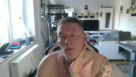 Snapshot of deinprinz2312 chatting on April 2026 05:43:02 AM deinprinz2312 online show from April 2026 05:43:02 AM