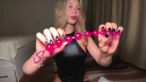 Snapshot of delanona chatting on May 2026 10:30:01 PM Dia online show from May 2026 10:30:01 PM
