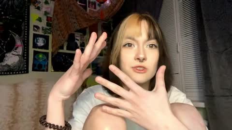 Alisa online show from April 2026 10:01:02 PM
