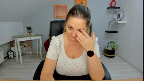 Snapshot of deliciouslolly chatting on December 2024 07:53:01 AM DeliciousLolly online show from December 2024 07:53:01 AM