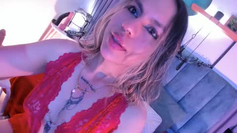 Snapshot of delilah_fix chatting on March 2026 09:43:02 PM della online show from March 2026 09:43:02 PM