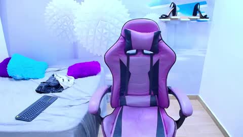 DEMI online show from October 2025 11:42:01 AM