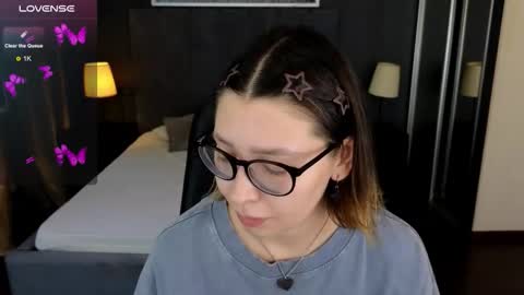 Snapshot of demi_loran chatting on September 2025 05:18:02 AM DEMI online show from September 2025 05:18:02 AM