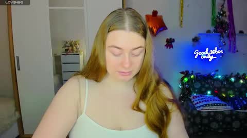 Snapshot of demure_soul chatting on December 2024 05:59:02 AM Sophie online show from December 2024 05:59:02 AM