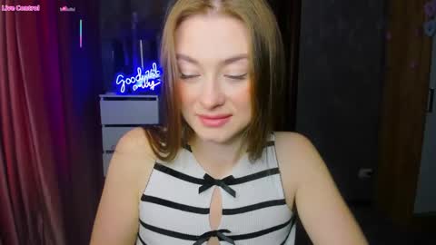 Snapshot of demure_soul chatting on September 2025 08:18:01 AM Sophie online show from September 2025 08:18:01 AM