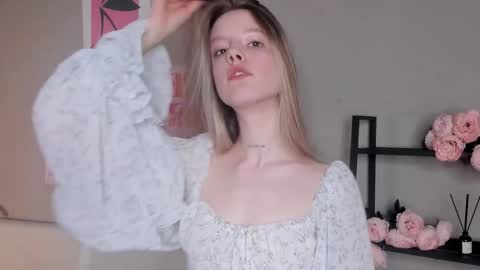 Emma online show from November 2025 07:32:02 PM