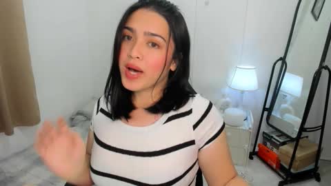 Demi online show from November 2025 09:42:02 AM