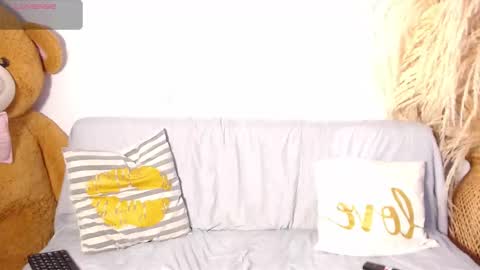 Snapshot of deniisswet chatting on October 2025 12:09:01 PM online show from October 2025 12:09:01 PM