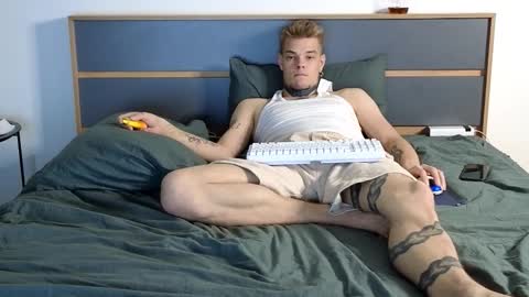 Denis online show from October 2025 01:17:02 AM