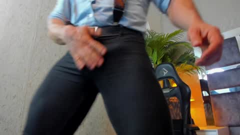 Snapshot of dennis_cox_ chatting on December 2024 02:30:01 PM dennis_cox_ online show from December 2024 02:30:01 PM