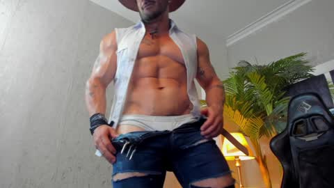 Snapshot of dennis_cox_ chatting on January 2025 04:48:02 PM dennis_cox_ online show from January 2025 04:48:02 PM