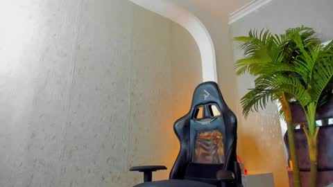 Snapshot of dennis_cox_ chatting on January 2025 03:28:01 PM dennis_cox_ online show from January 2025 03:28:01 PM