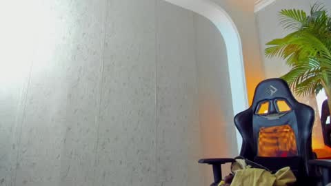 Snapshot of dennis_cox_ chatting on January 2025 05:30:02 PM dennis_cox_ online show from January 2025 05:30:02 PM