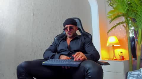 Snapshot of dennis_cox_ chatting on January 2025 03:14:02 PM dennis_cox_ online show from January 2025 03:14:02 PM