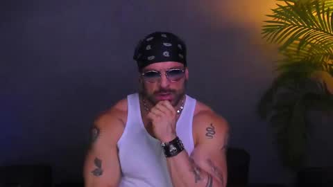 dennis_cox_ online show from November 2025 12:27:01 PM