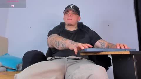 dennis munera online show from October 2025 12:02:02 PM