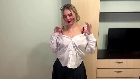 Luna online show from February 2026 04:03:02 PM