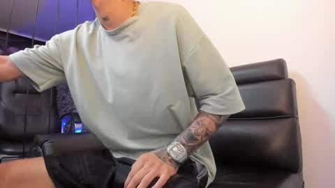 Snapshot of dereck_boyy_ chatting on March 2026 04:18:01 AM Dereck Boy online show from March 2026 04:18:01 AM