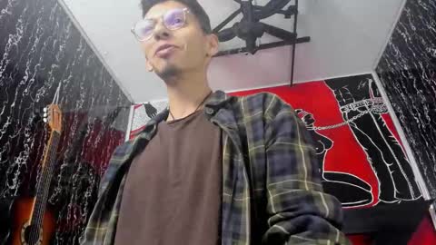 Snapshot of dereck_monroe chatting on March 2026 10:29:01 AM Dereck online show from March 2026 10:29:01 AM