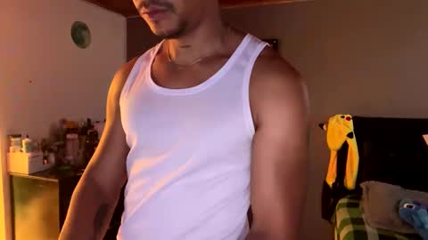 Snapshot of dereck_myers chatting on December 2024 07:51:01 PM Dereck Myers online show from December 2024 07:51:01 PM