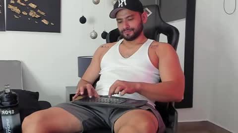 Snapshot of dereck_vega chatting on December 2024 01:07:01 AM Dereck Vega online show from December 2024 01:07:01 AM