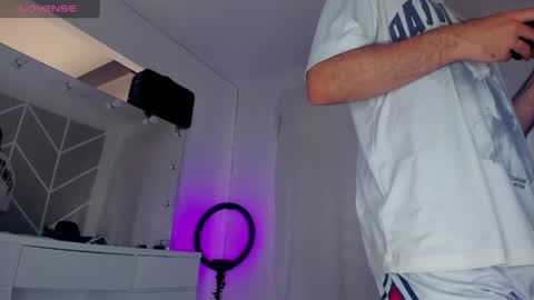 dereckhardd online show from April 2026 02:37:01 PM